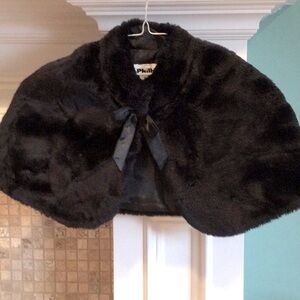 Girls faux fur cape